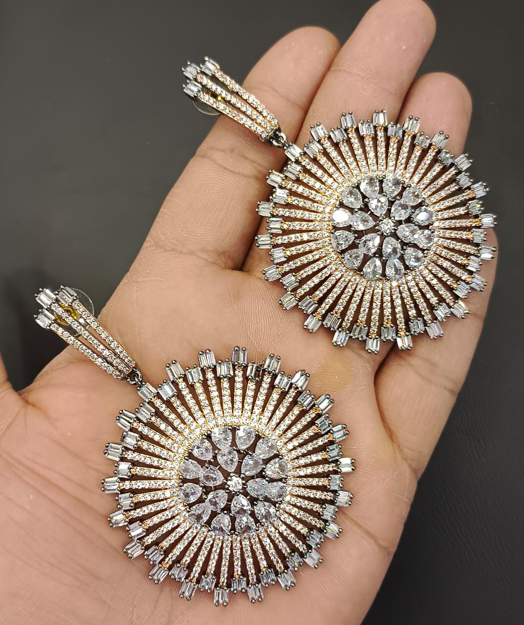 GET BEAUTIFUL ROUND Antique CRYSTAL EARRINGS