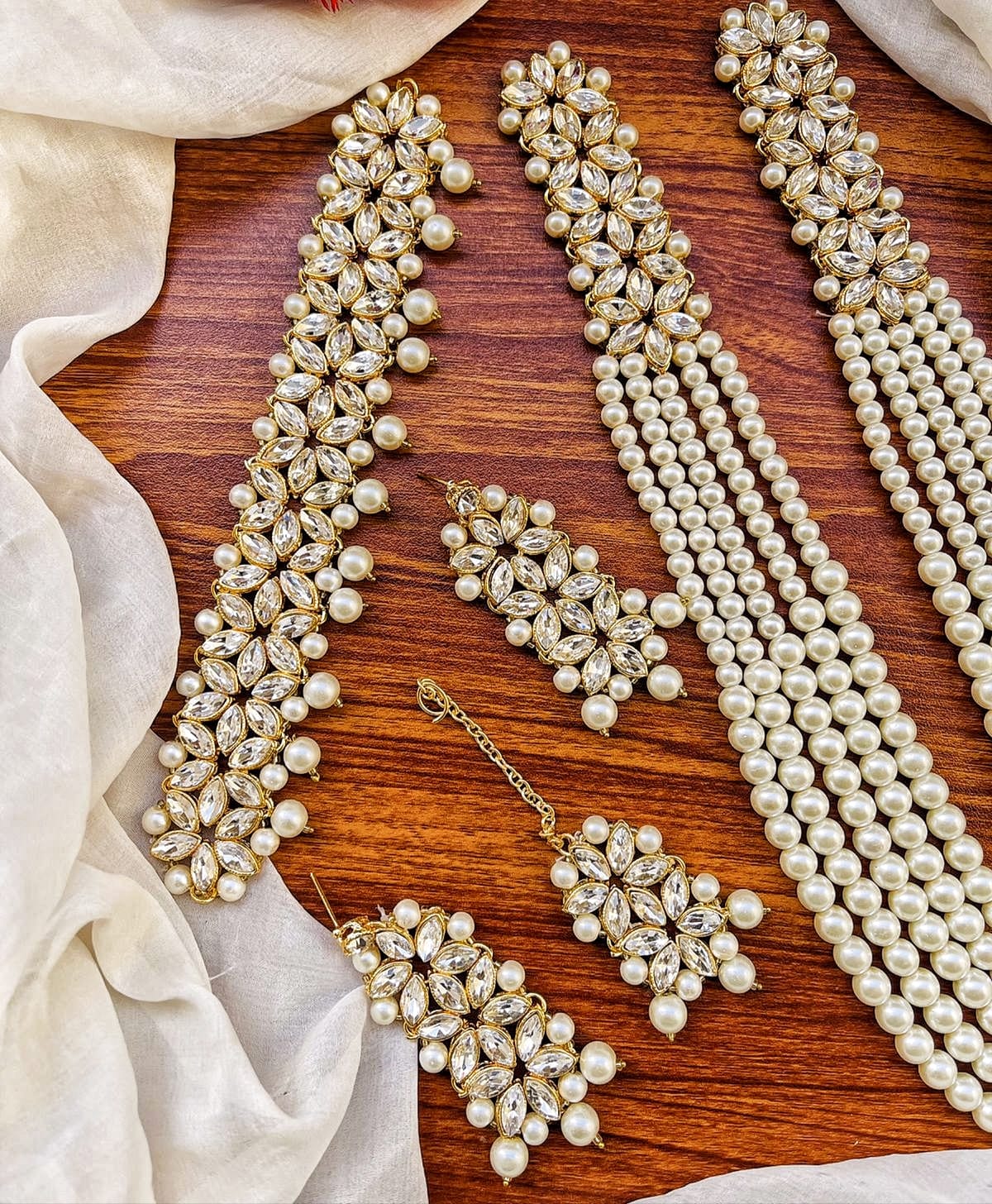 Get Beautiful Pearl Chokar Necklace Set with Mala